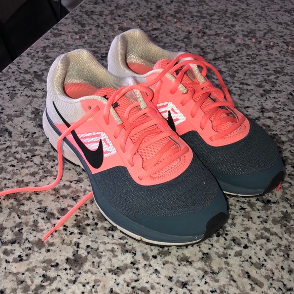 Nike Shoes - Nike women’s running shoe